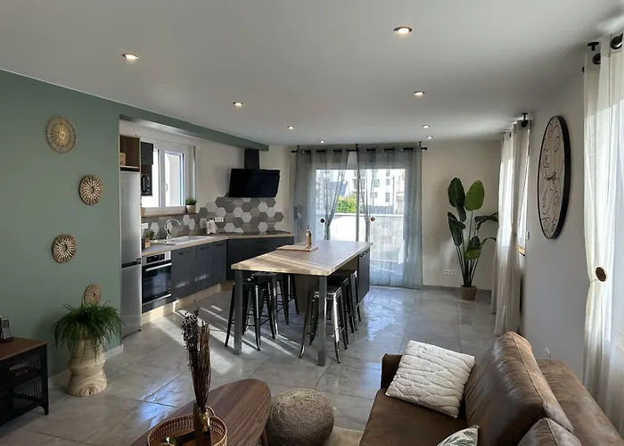 Дом отдыха Maison Calme Avec Terrasse-garage Centre D